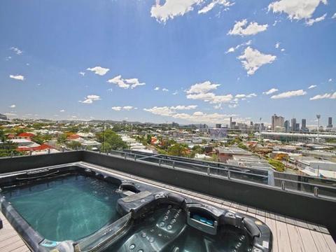 Eastwood Aparthotel 5*